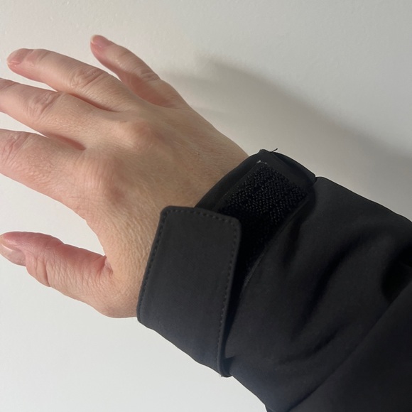 The North Face Men's Black Performance Jacket - Picture 12 of 12